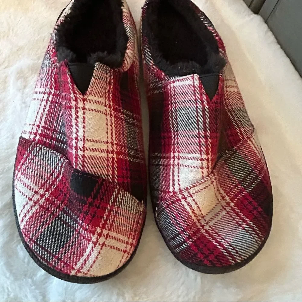 ‎Tom’s plaid men’s slippers size 11 NWOT